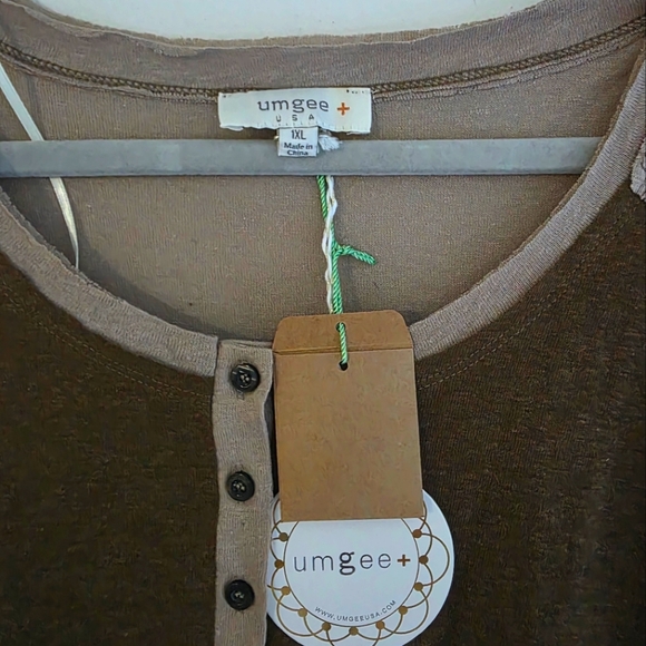 Umgee Two-Tone Long Sleeve Top Quarter‎ Button Up - Picture 2 of 4